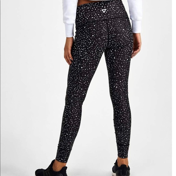 Gymversus Knockout Contour Leggings! - Picture 2 of 5